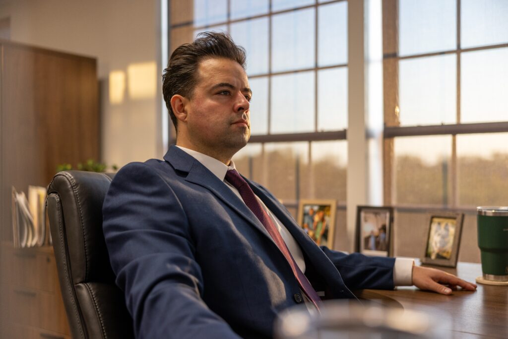imgi_9_lawyerworking-9-DabnzuLz